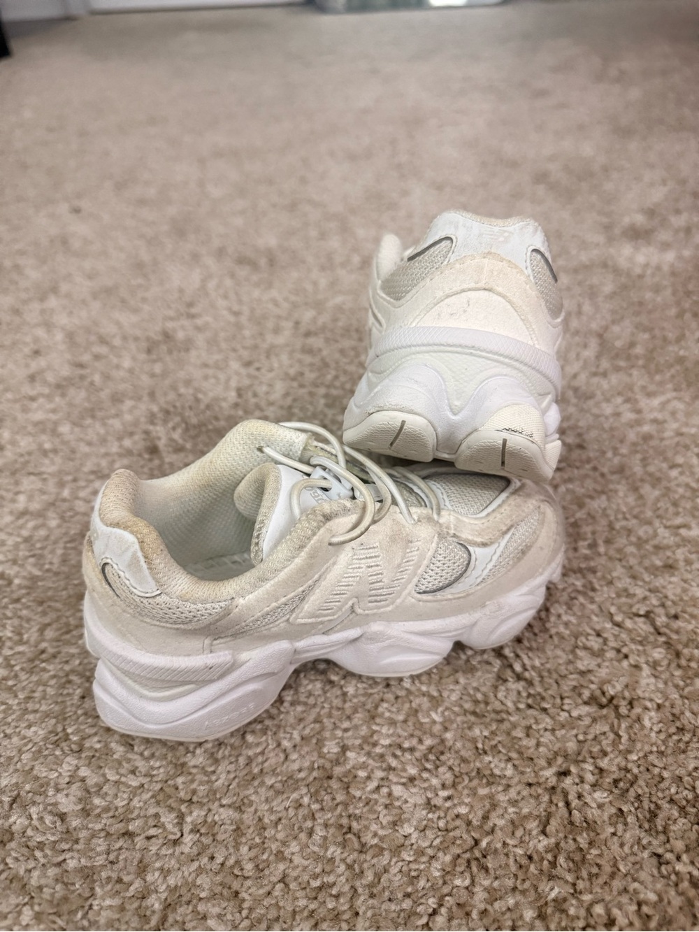 New Balance Women's Off-White/Beige Chunky Trainer Sneakers